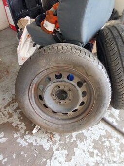 Plechový disk s pneu 5x112