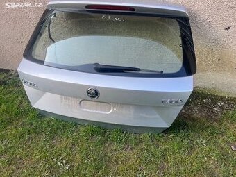 Páté dveře Fabia III hatchback stříbrná