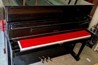 Černé piano Petrof 118 r. v. 1995