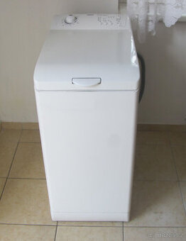 ÚZKÁ VRCHEM PLNĚNÁ PRAČKA ZANUSSI 5,5KG- A+