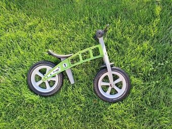 First bike Street se zvonkem a brzdou - zelené odrážedlo
