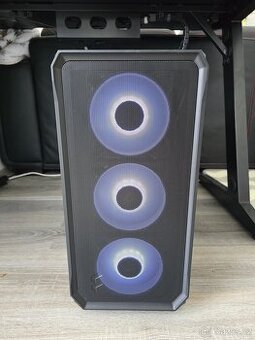 Fractal Design Focus 2 +zdroj XPG REACTOR 650W +RGB větráky
