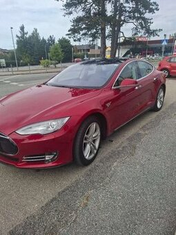 Tesla Model S s 85