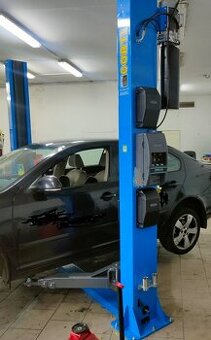 Dvousloupový elektrohydraulický zvedák 3.500-7.500 kg ZÁRUKA