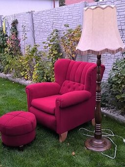 Prodám starožitné křeslo Ušák + Taburet + Lampa