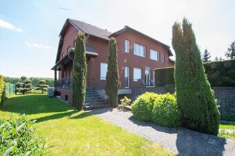 RD u Ůval,k bydleni i podnikání, poz.1621 m2,zast.245 m2,