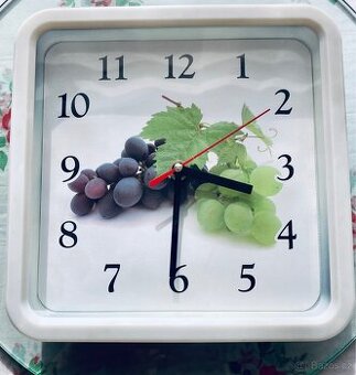 Nástěnné hodiny s tichým chodem