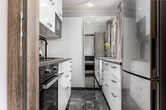 Pronájem nadstandardního a kompletně zařízeného bytu 2kk v c