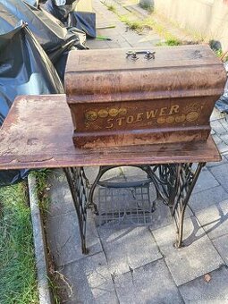 Starý šicí stroj Bobbin