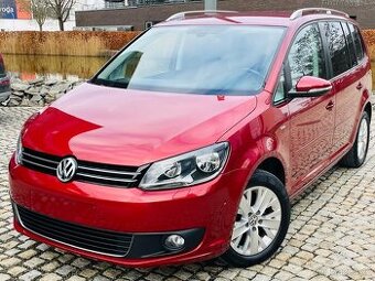 Volkswagen Touran 1.4i MANUÁL 7MÍST VÝHŘEV SENZORY SERVISKA