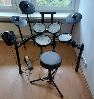 Elektrické bicí Roland TD 07-DMK kopák židle