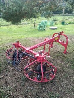 Vicon Haybob 300 - univerzální obraceč a shrnovač sena