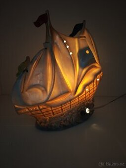 Stará porcelánová retro lampička . Koráb , loď