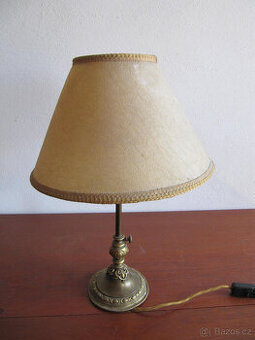 stará stolní lampa