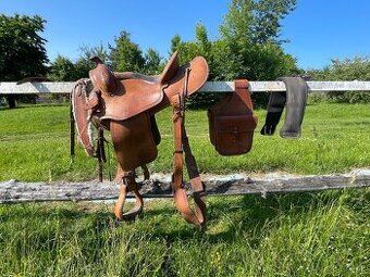 Westernové sedlo zakázková výroba. Šité na ČT klisnu.