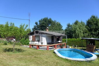 Prodej zděné chaty se zahradou a bazénem v Plzni na Výsluní