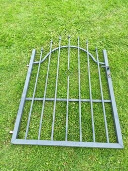 Prodám vrata a plotové dilce