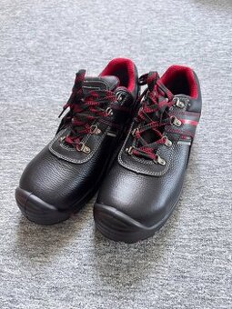 Pracovní boty s ocelovou špičkou