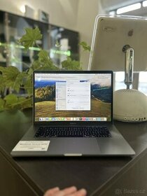 MacBook Pro 15 inch 2018 - 1