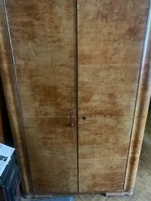 Staré dřevěné skříně - 1