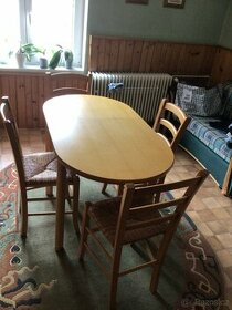 Jídelní stůl + židle+koberec