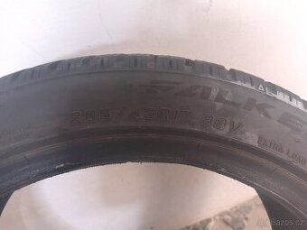 Prodám pneu 205/45R17 88V