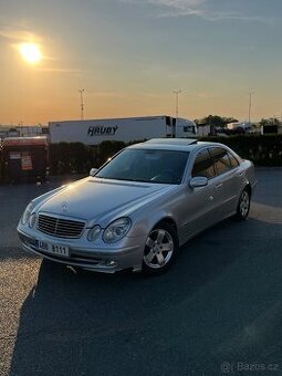 W211