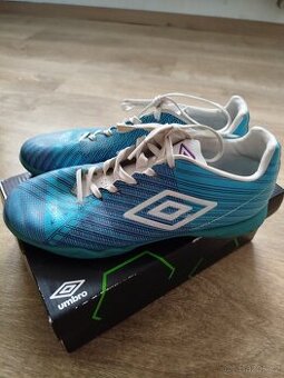 Chlapecké sálové boty Umbro, velikost 36