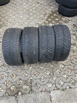 Celoroční pneu 225/40/18