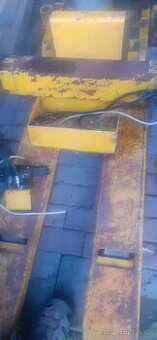 Paletové vedle s hydraulickým čerpadlem