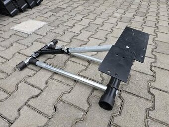 Stojan pro volant a pedálové soupravy - 1