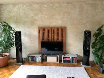 Elac Vela FS409 v černé barvě ve vysokém lesku Cena v páru