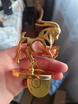 Pozlacená figurka kozoroha s bílými krystaly Swarovski
