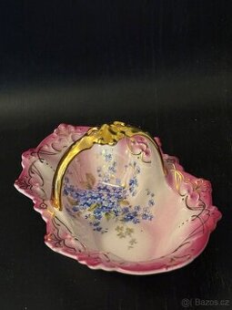 Košíček z růžového porcelánu