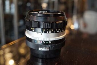 Nikon 24 2.8 a Nikon 50mm 1.8
