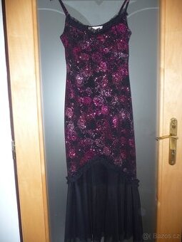 Společenké šaty a kostým