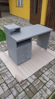 Kancelářský stůl