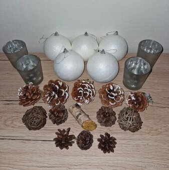 Vánoční dekorace svíčky, svícny,šišky