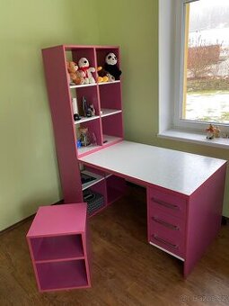 Dívčí psací stůl s knihovnou