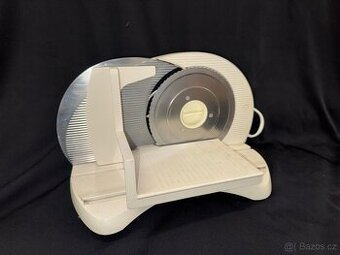 Kuchyňský kráječ chleba a uzenin