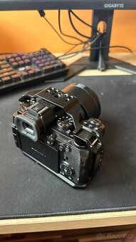 Lumix S5 + klec + 3 baterie