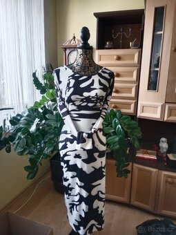 Nádherné elastické šaty