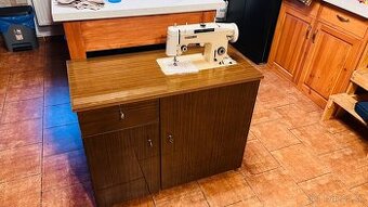 Šicí stroj PREDOM se skříní