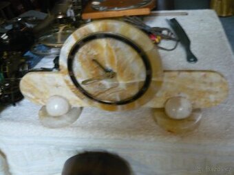 Staré mramorové hodiny