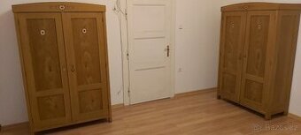 Dvě starožitné dřevěné skříně - 1930