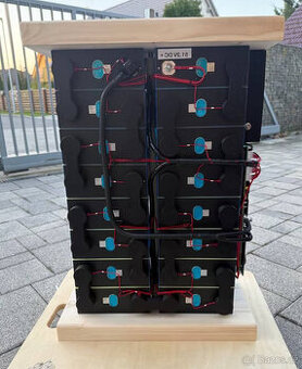 LiFePo4 baterie 51,2V 16kWh 320AH aktivní BMS kompresní box