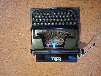 Kufrikovy psací stroj, krasny kousek