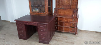 Kancelařský stůl První republika