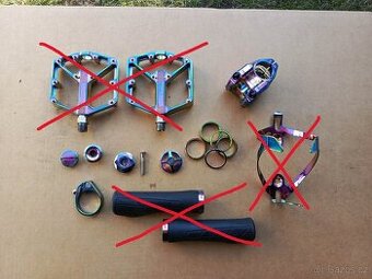 Komponenty na kolo v duhové barvě