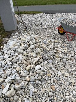 Nabízím bílé valounky 16-32mm a 32-64 z Beňov